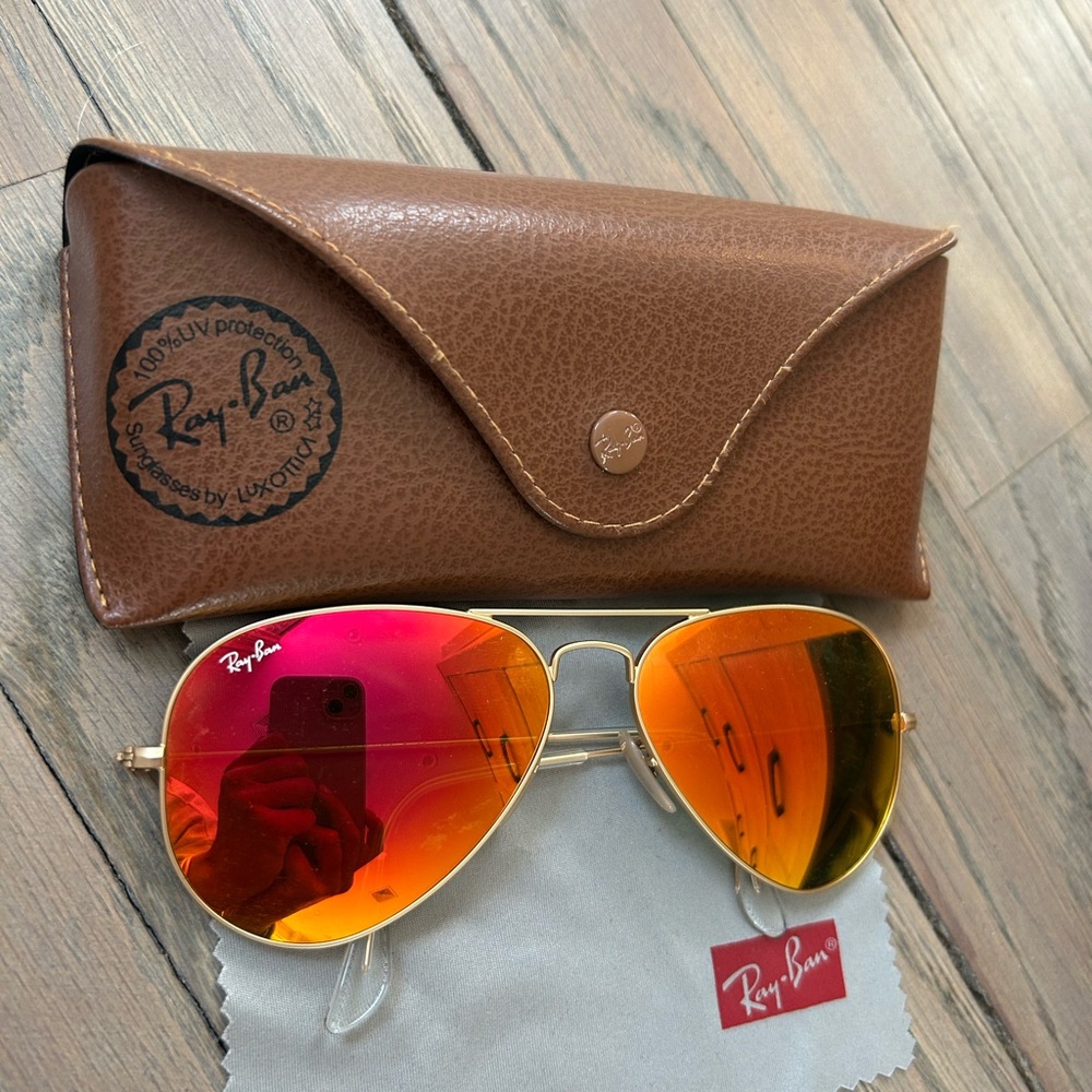 Ray-Ban Aviator Sunglasses with Brown Case